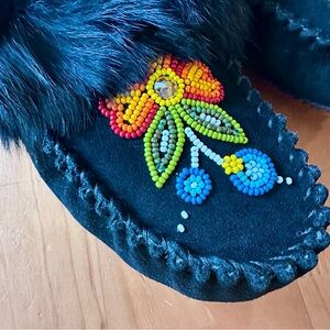 Manitobah Limited Edition Beaded Bloom Street Moccasins 7 Sold Out